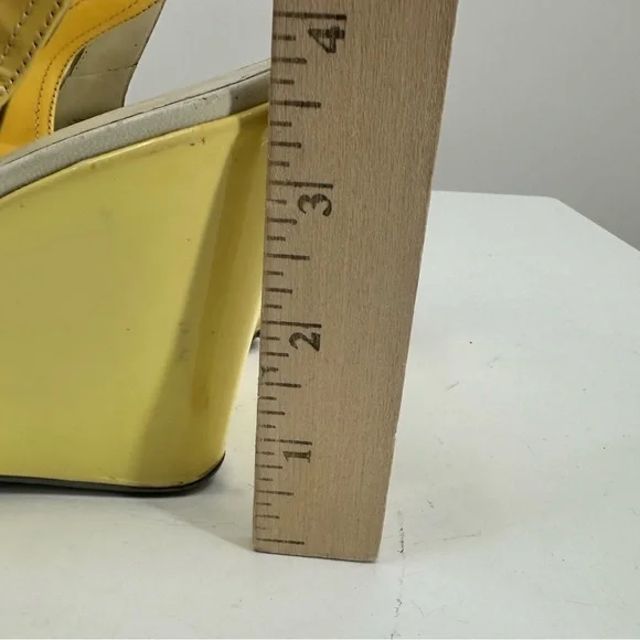 Prada Leather Slingback Sandals Wedge Heel Pale Yellow Peep Toe Womens 40 - Picture 8 of 9